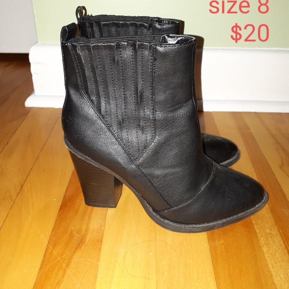 Size 8 ankle boots cowgirl style like. Worn once.